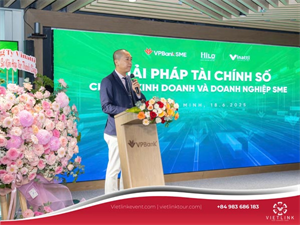 Cho thuê bục phát biểu tại TP.HCM chuyên nghiệp – Nâng tầm giá trị thương hiệu cùng VietLink Event